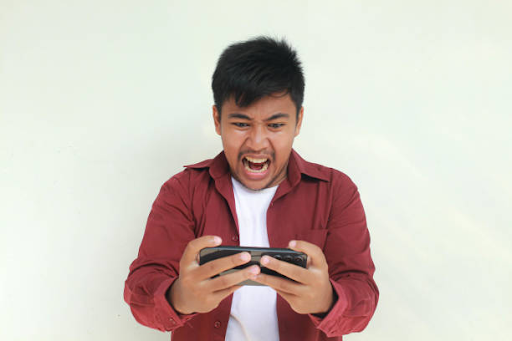 Por qué tu celular se traba al jugar y cómo solucionarlo